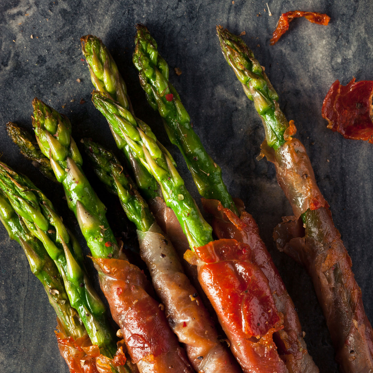 Bacon Wrapped Asparagus on the Grill Heat Beads®